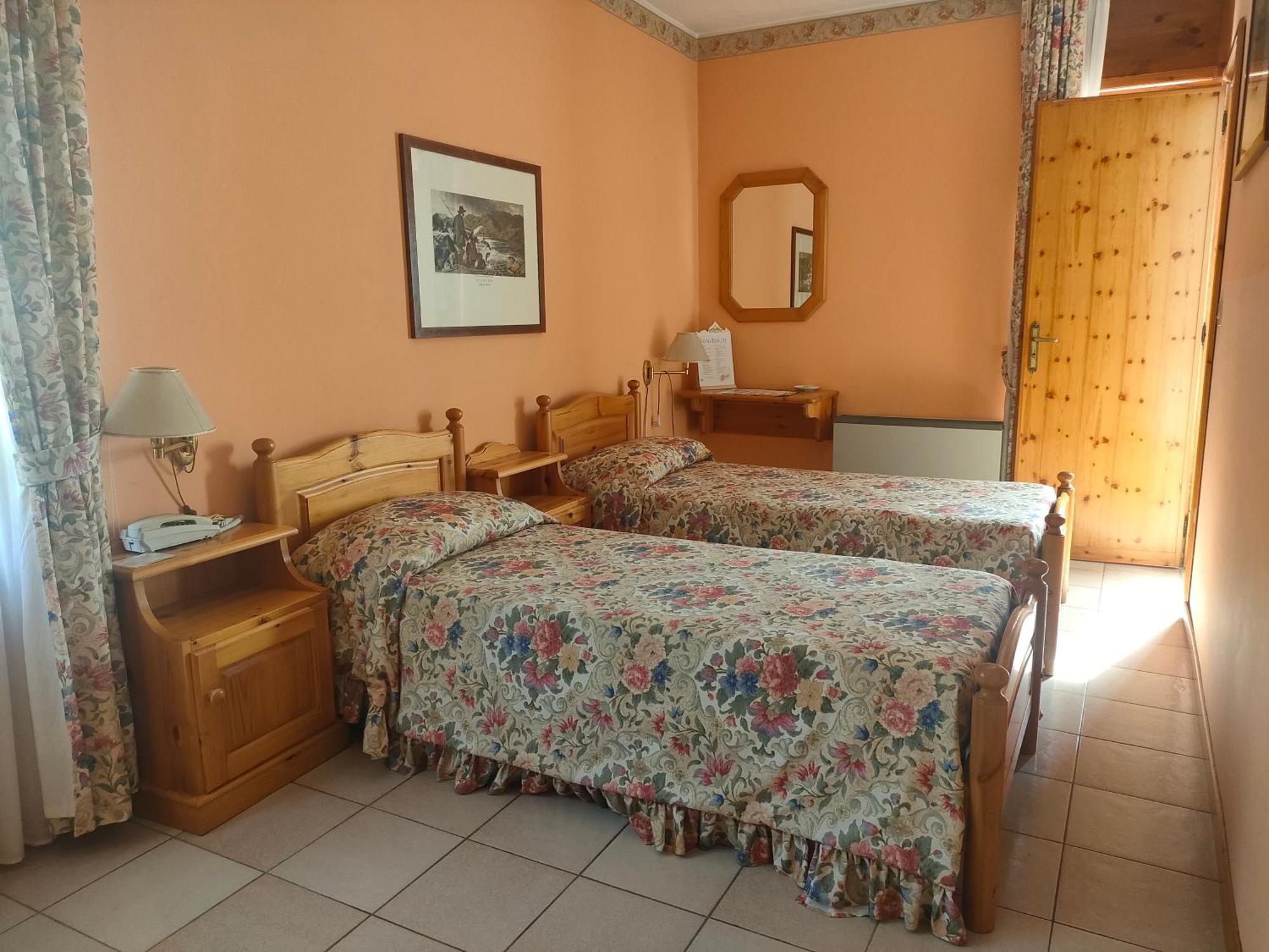 Hotel Lion Roure Turin ภายนอก รูปภาพ